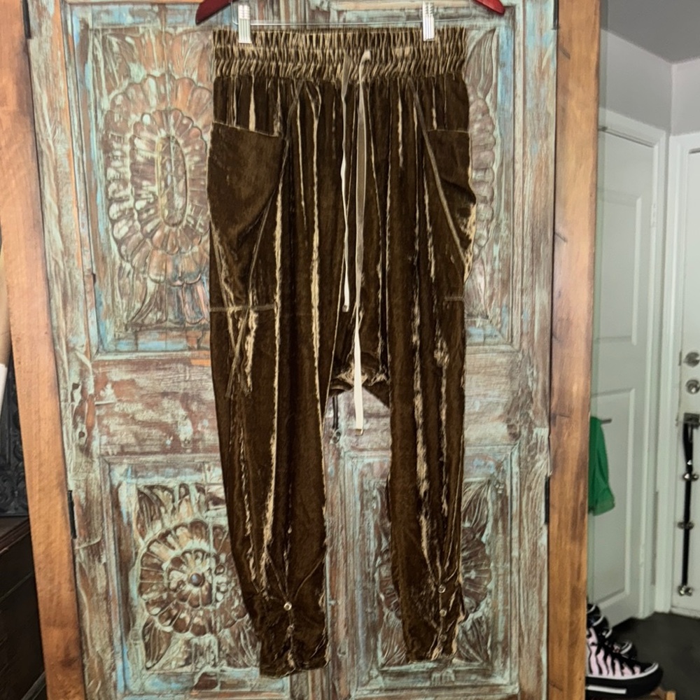 Jaded Gypsy Velvet / Silk Jogger Pants in Deep Olive Gold. NWT. S/M